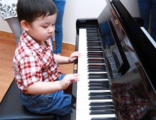 Vì sao nên chọn đàn Piano cơ cho bé học